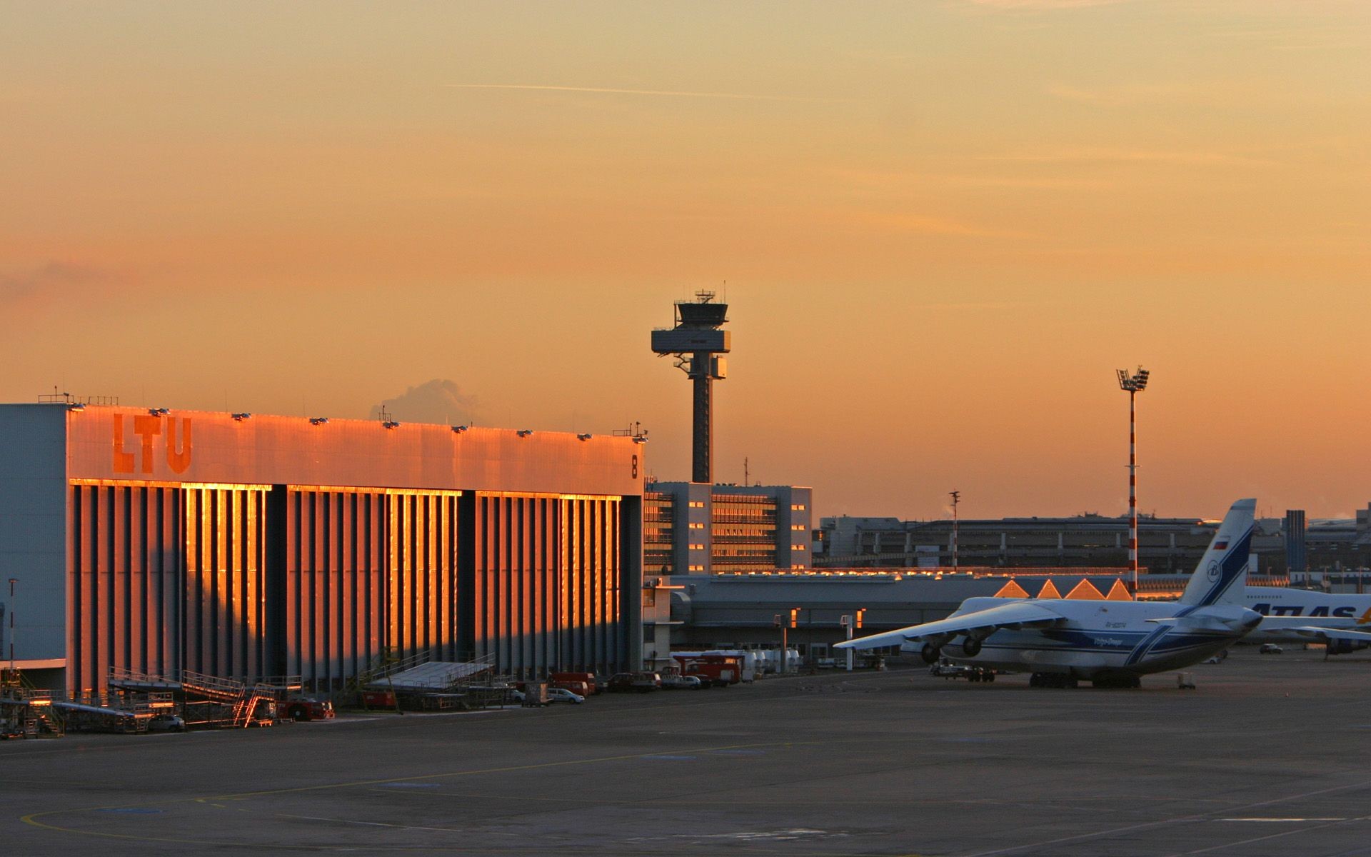 taxis to heathrow airport